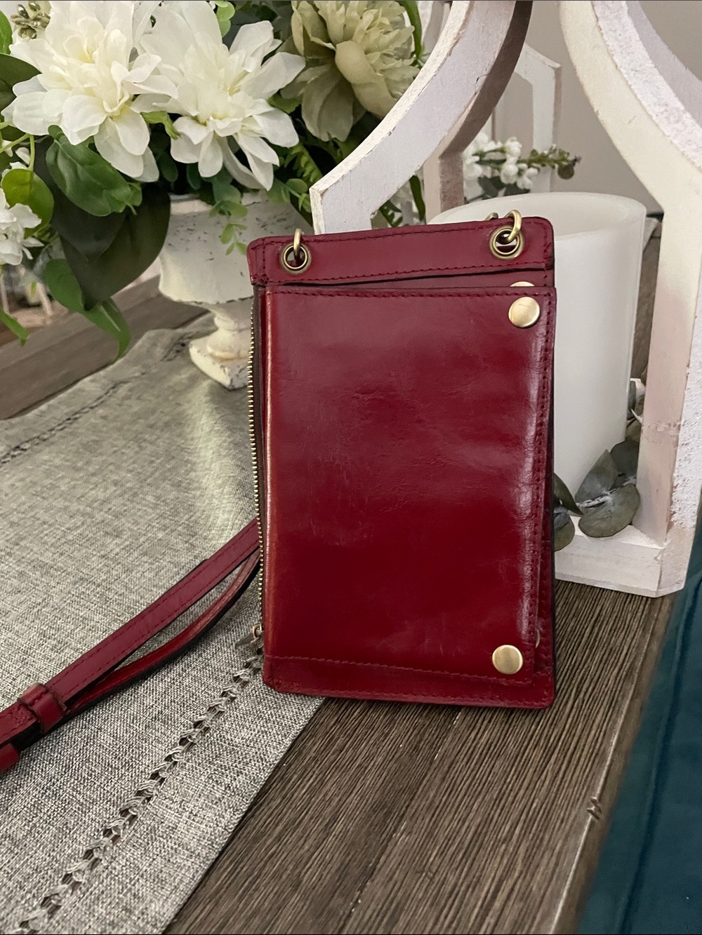 Patricia Nash Red Leather Crossbody Phone Pouch - Picture 3 of 4